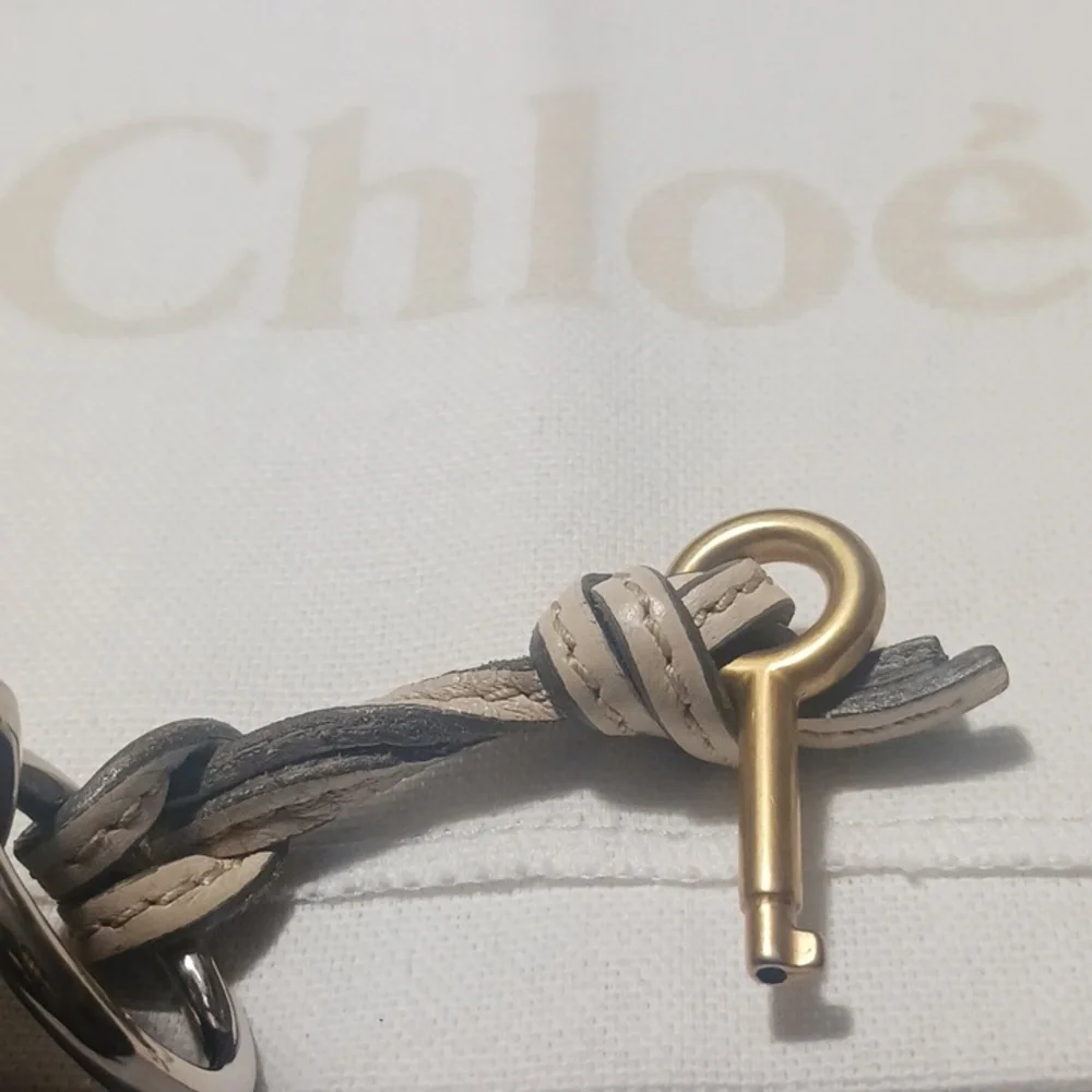 Chloé Paddington Wallet - Picture 7 of 17